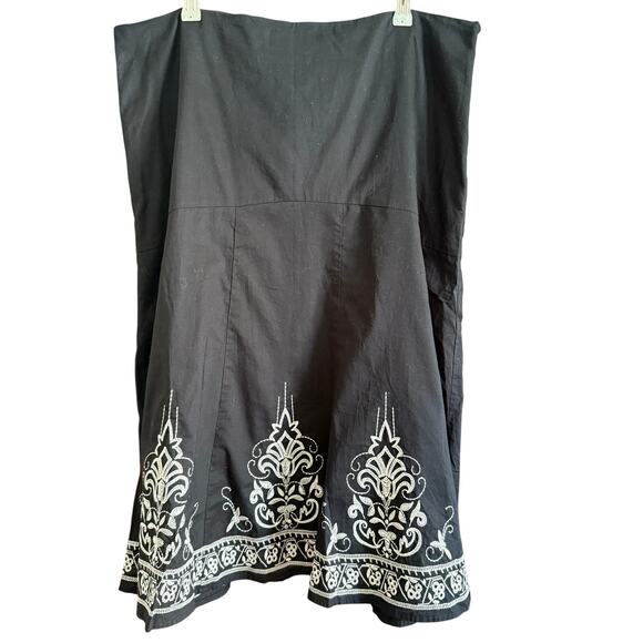 BOB MACKIE Studio | Black Cotton Embroidered Flare Midi Skirt | Size 16 BNWT - Picture 1 of 6